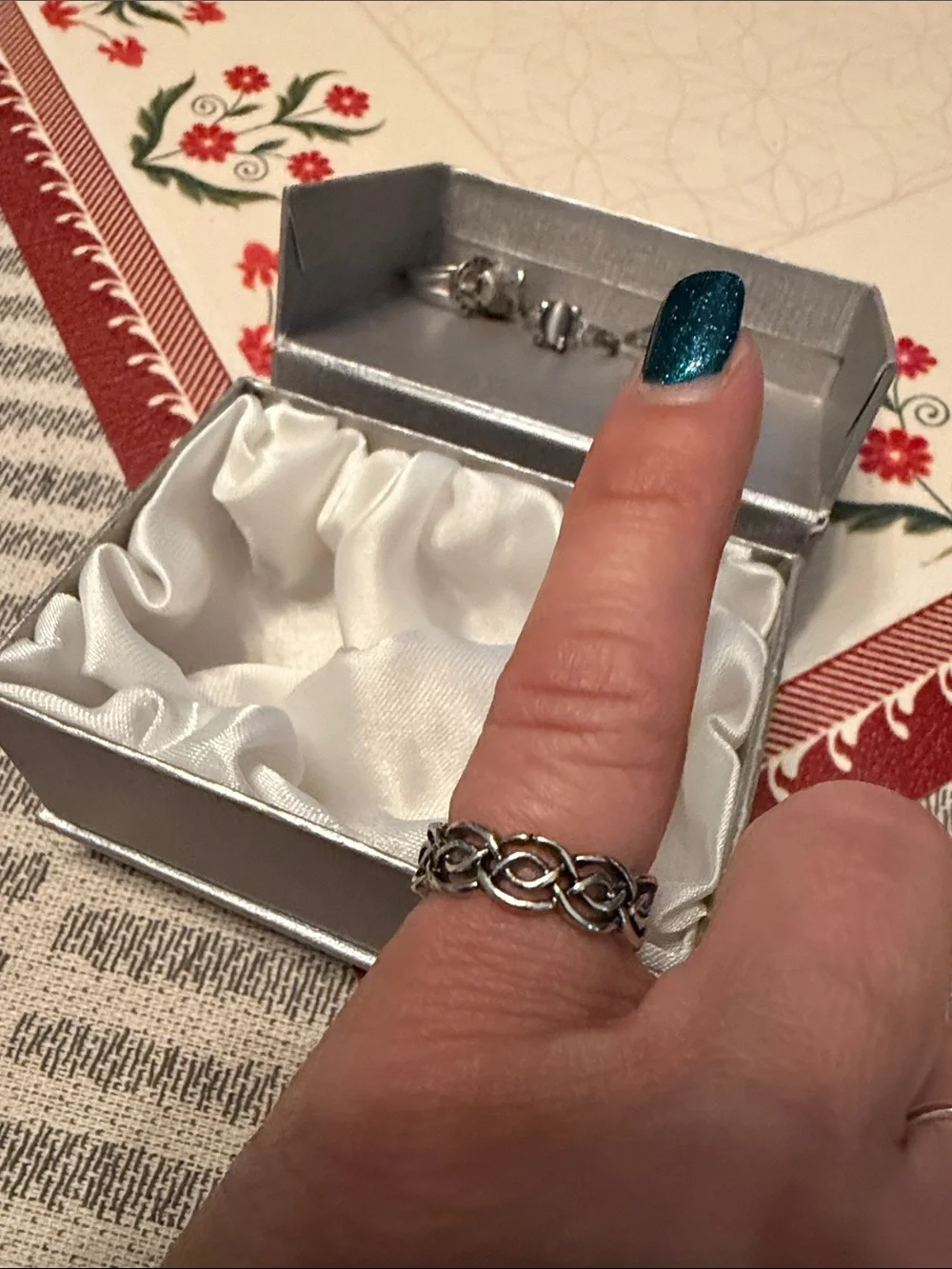 Silver ring lot all size 6 and 7 but the last one in pic is size 5